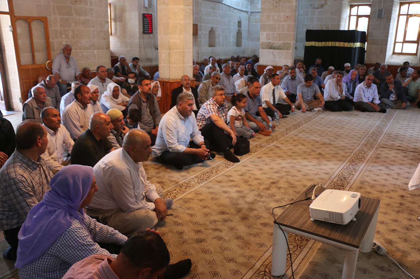 Şanlıurfa'da hacı adayları Kâbe maketi etrafında tavaf heyecanı yaşadı Şanlıurfa'da hacı adayları Kâbe maketi etrafında tavaf heyecanı yaşadı